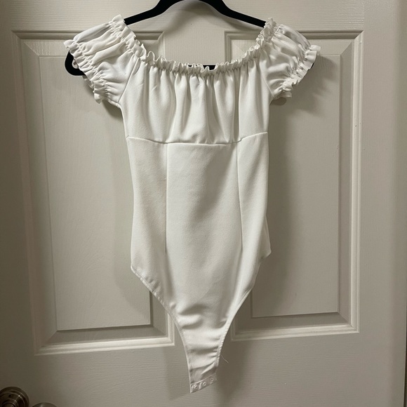 White Fox off the shoulder bodysuit - Picture 3 of 3